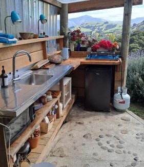 Akaroa Apartment | Delightful Dolphin 'Lodge'