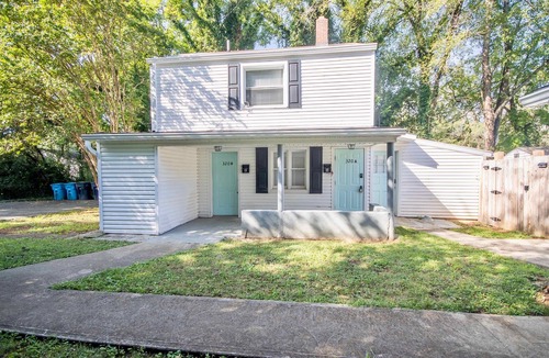 Roanoke Apartment | Delightful Duplex in Roanoke- Close to the Hospitals and Pet friendly!
