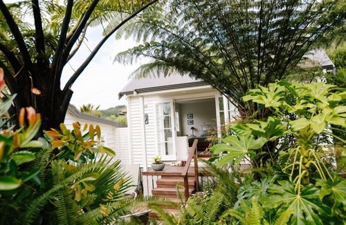 Whangamata Apartment | Delightful elevated sunny S/C Studio