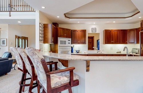 Sagamore House | Delightful escape with private pool, horseshoe pit, home gym, fast WiFi & grill
