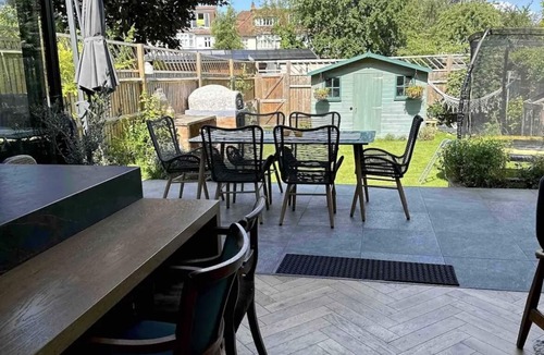 Mortlake House | DELIGHTFUL FAMILY HOME NEAR RICHMOND PARK