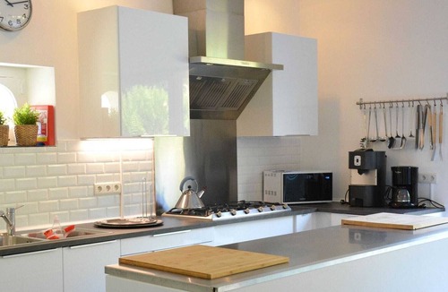Anhee House | Delightful Holiday Home in Denee With Terrace