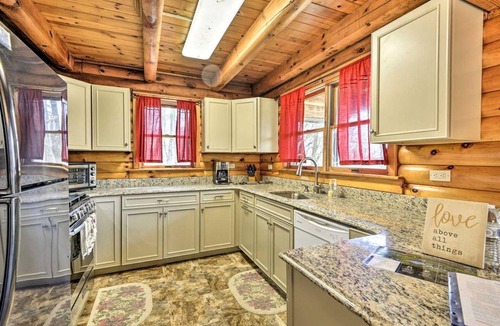 Pleasant Mount House | Delightful Log Cabin in the Pocono Mountains near Scranton, Pennsylvania