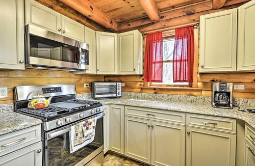 Pleasant Mount House | Delightful Log Cabin in the Pocono Mountains near Scranton, Pennsylvania