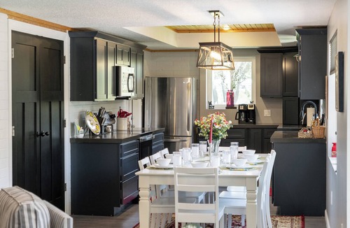 Coldwater House | Delightful Loon Lake Retreat