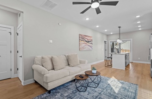 Indianapolis Apartment | Delightful modern duplex apartment well located in welcoming South Broad Ripple