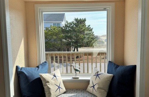 South Nags Head House | Delightful Oceanside Home Steps to Tranquil Beach: Soak up the Sun and Seabreeze