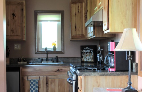 Listie Cabin | Delightful One Bedroom Cabin on Scenic Historic Farm