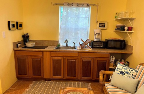 Cockburn Town Cottage | Delightful, quiet beachfront cottage