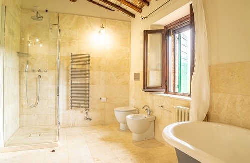 Cetona House | Delightful secluded Tuscan farmhouse with pool, near the hilltop town of Cetona.