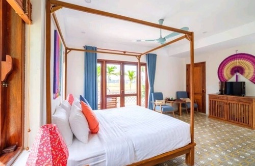 Cam Chau Villa | Delightful Spacious House with Pool close to Beaches