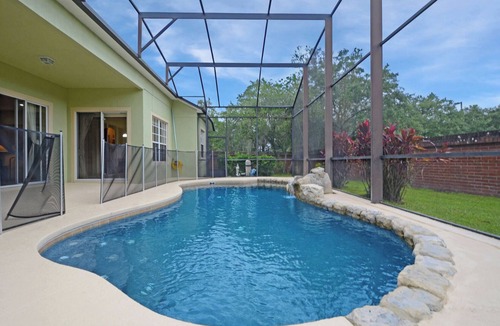 Vista East Apartment | Delightful studio with spa parking gym in nearby clubhouse in beautiful Orlando.