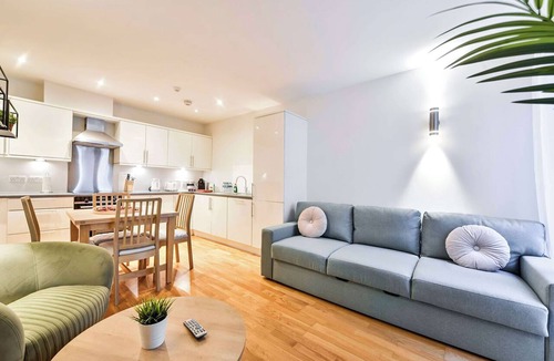 Tower Hill Apartment | Delightful Tower Bridge Apartment Sleeps 6
