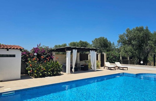 Oria Villa | Delightful villa with pool in landscaped gardens. 10% off remaining dates.