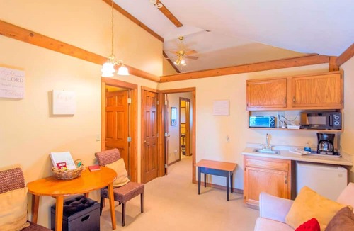 Fredericktown Cabin | Delightful Weekend Getaway for the Perfect Outdoor Experience near Mansfield, Ohio
