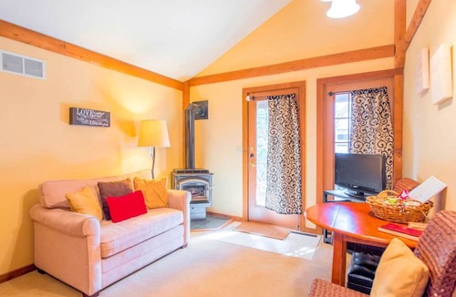 Fredericktown Cabin | Delightful Weekend Getaway for the Perfect Outdoor Experience near Mansfield, Ohio