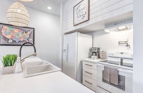 The Gate House | Delightfully Redesigned Home - JZ Vacation Rentals