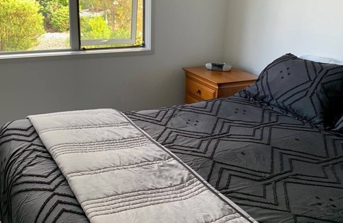 Westport House | Delightfully Warm 2 Bedroom 2 Bathroom Getaway. bird Lovers Sanctuary