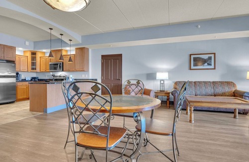 Wisconsin Dells Condo | Dells Getaway Sleeps 14 Near Waterparks & Golf