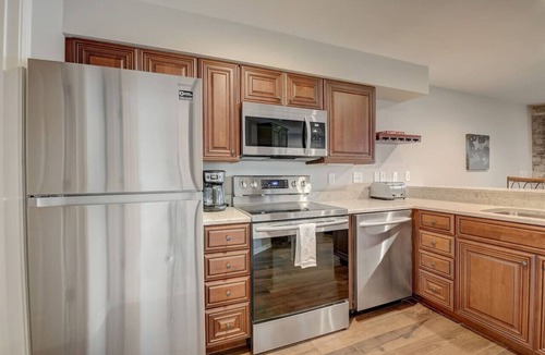 Lake Delton Condo | Dells Lakefront Escape - Couples or Families