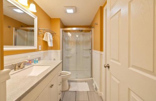 Lake Delton House | Dells Vacations II -Families Hikers Skiers Golfers
