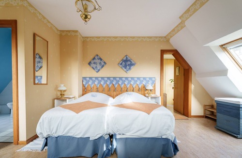 Boersch Bed & Breakfast | Delphi Guest Room with Mountain View