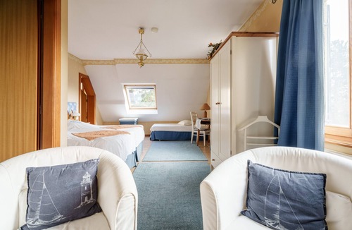Boersch Bed & Breakfast | Delphi Guest Room with Mountain View