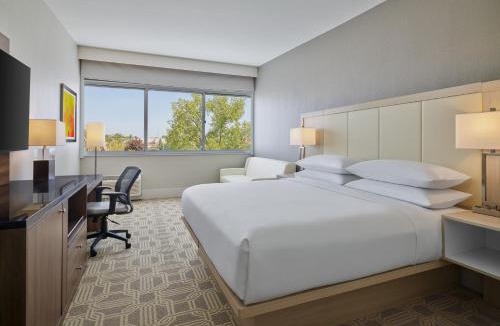 Willowbrook Hotel | Delta Hotels by Marriott Chicago Willowbrook