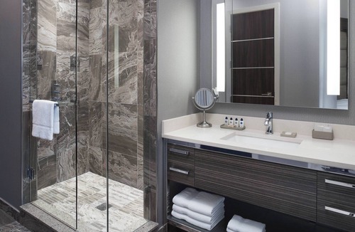 Burnaby Hotel | Delta Hotels by Marriott Burnaby Conference Centre