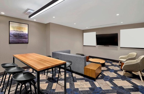 Downtown Calgary Hotel | Delta Hotels by Marriott Calgary Downtown