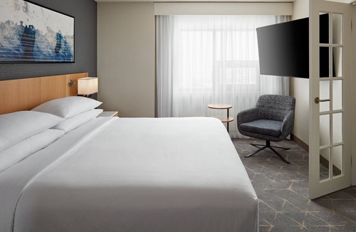 Calgary Hotel | Delta Hotels by Marriott Calgary Airport In-Terminal