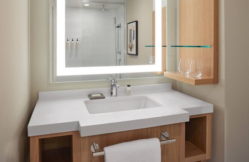 Calgary Hotel | Delta Hotels by Marriott Calgary Airport In-Terminal