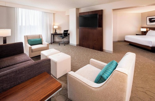 Minneapolis Hotel | Delta Hotels by Marriott Minneapolis Northeast