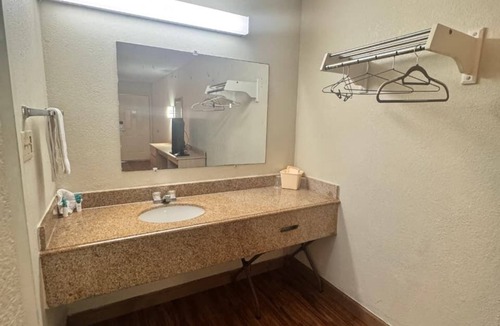 West Helena Hotel | Delta Inn West Helena US 49 AR