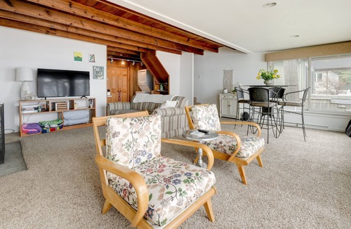 Delton House | Delton Vacation Rental w/ On-Site Lake Access!