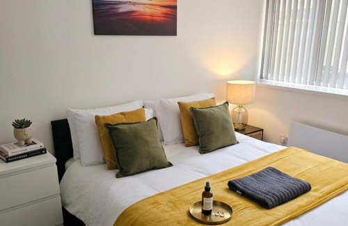 Desborough Apartment | Deluxe 1 & 2 Bed Apartment - Desborough - Kettering - Sleeps up to 5 - Free Parking, - WIFI - Contractors, Professionals, Families and Relocators - By The Home Makers Hub