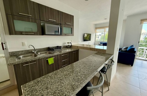 Downtown Cancun Apartment | Deluxe 2 Bed 2 Bath Condo with a (Large outdoor Pool/Hot Tub)