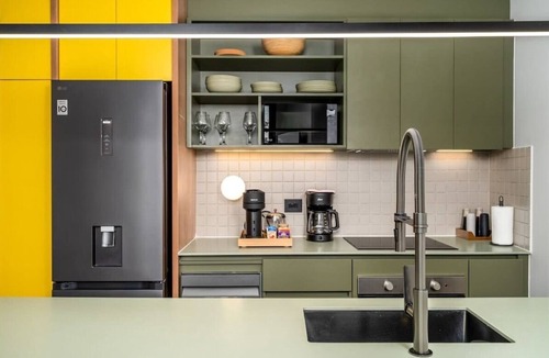 Cali Apartment | Deluxe 3-Bed King Bed Granada Gastronomy | 205