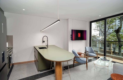 Cali Apartment | Deluxe 3-Bed King Bed Granada Gastronomy | 205