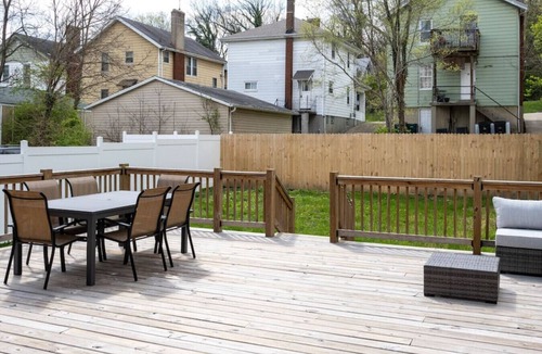 Mount Auburn House | Deluxe 4-Bedroom w Huge Deck 3-Min to Downtown!