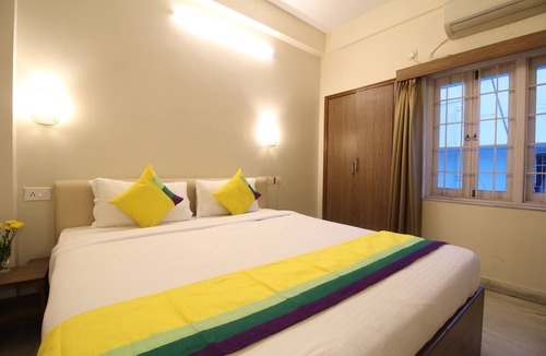 Salt Lake Bed & Breakfast | Deluxe AC Room at Anamitra Guest House #2
