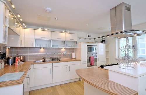 Central Aberdeen Apartment | Deluxe and secure apartment close to Aberdeen city centre