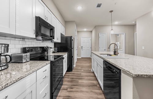 Melbourne Condo | Deluxe and Spacious Condo w/Pool, Gym and Laundry