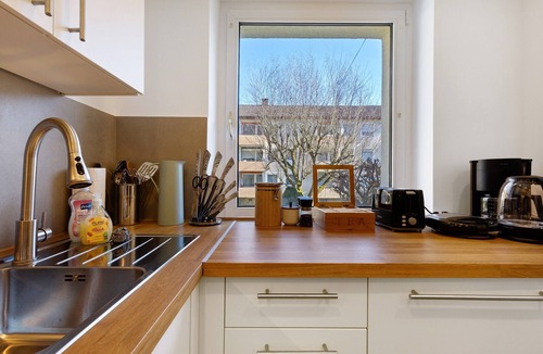 Oberkochen Apartment | Deluxe Apartment in a Quiet Location with Balcony and Wi-Fi