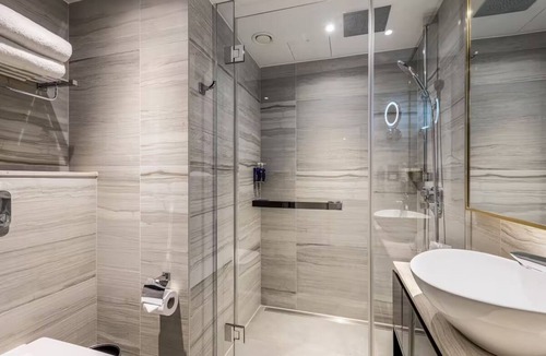 Portsoken Hotel | Deluxe Botolph Corner King at Hotel Saint—Near Somerset House and Tower Bridge