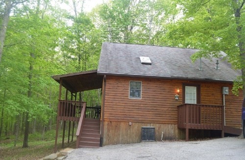 Eckerty Cabin | deluxe cabin 10 with jacuzzi on Patoka Lake in Southern Indiana