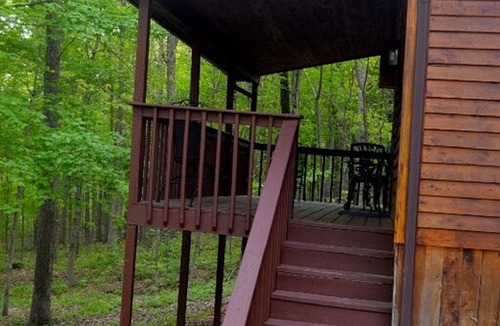 Eckerty Cabin | deluxe cabin 10 with jacuzzi on Patoka Lake in Southern Indiana