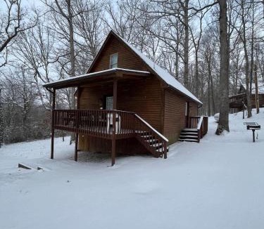Eckerty House | Deluxe Cabin #8 with Jacuzzi on Patoka Lake in Southern Indiana