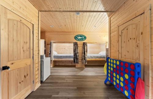 Cleveland House | Deluxe Cabin For Groups Near Helen w Hot Tub