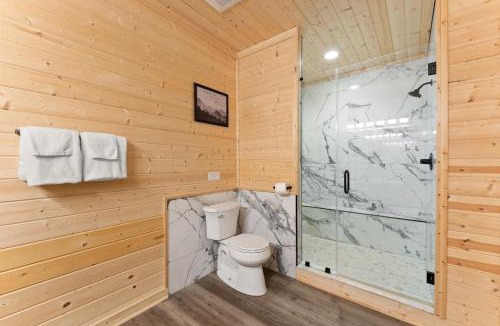 Cleveland House | Deluxe Cabin For Groups Near Helen w Hot Tub